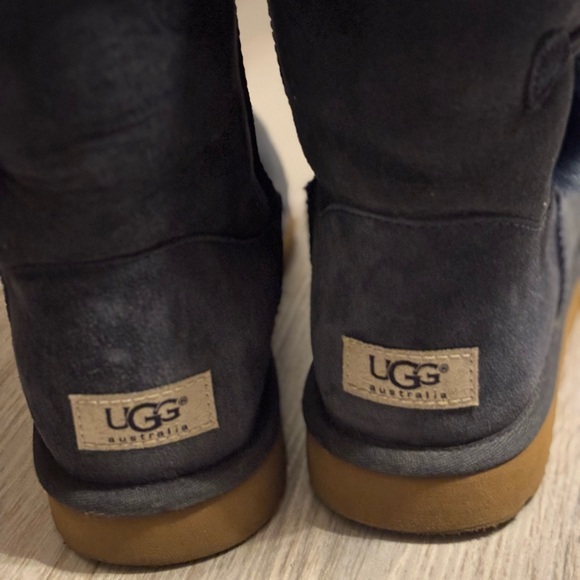 RARE* Navy blue Bailey button Uggs - - Picture 6 of 7